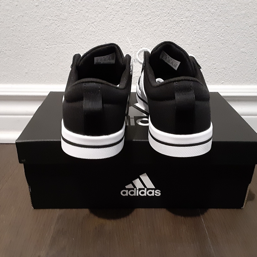 Adidas - Picture 2 of 4